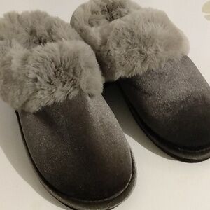 Cozy Grey Faux Fur Lined Slip-On Slippers